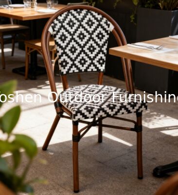 Silla de comedor al aire libre estilo parisino Yoshen en ratán tejido geométrico con patrón blanco y negro