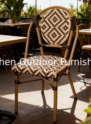 Silla de rotín de estilo parisino geométrico para comidas al aire libre Silla de patio de rayas marrones de chocolate