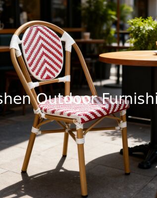 Silla de exterior rosa elegante resistente al desvanecimiento y resistente a la intemperie con un marco de aluminio resistente para su patio