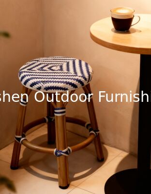 Taburetes de barra de mostrador de ratán para cafetería bistró francesa al aire libre para hoteles Taburete de bar al aire libre en azul marino y blanco