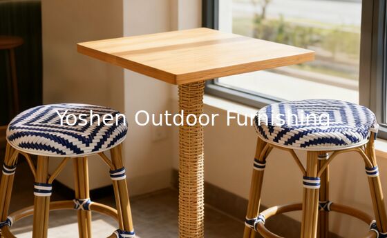 Taburetes de barra de mostrador de ratán para cafetería bistró francesa al aire libre para hoteles Taburete de bar al aire libre en azul marino y blanco