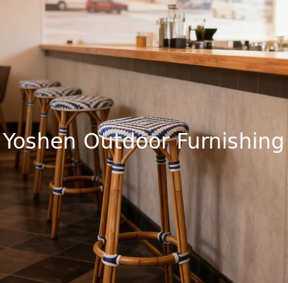 Taburetes de barra de mostrador de ratán para cafetería bistró francesa al aire libre para hoteles Taburete de bar al aire libre en azul marino y blanco
