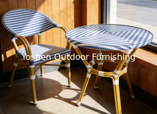 Mesa redonda de comedor de 4 asientos de ratan de aluminio con tapa de vidrio Restaurante de puerta delantera Tienda de café