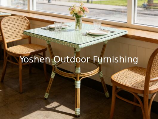 Fácil limpieza Cuatro plazas cuadradas Mesa de comedor de ratan de aluminio para Hote Restaurante con tapa de vidrio