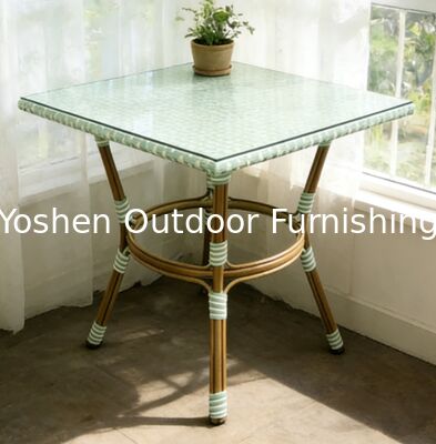 Fácil limpieza Cuatro plazas cuadradas Mesa de comedor de ratan de aluminio para Hote Restaurante con tapa de vidrio