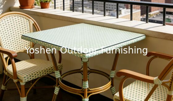 Fácil limpieza Cuatro plazas cuadradas Mesa de comedor de ratan de aluminio para Hote Restaurante con tapa de vidrio