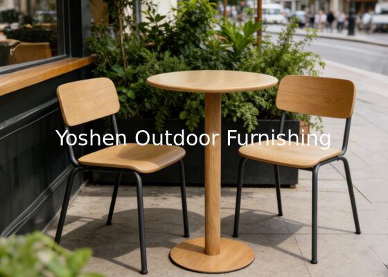 Mesa de bar para exteriores con tapa de aluminio dorado champán para balcón, terraza y zona lounge. Diseño minimalista