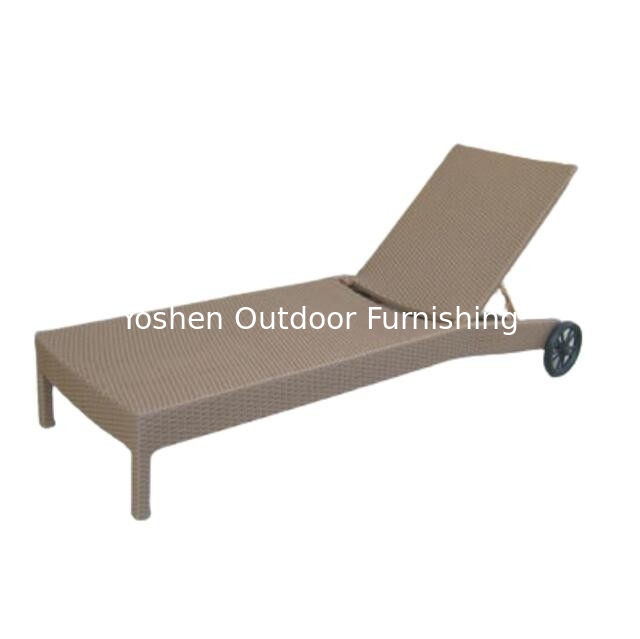 Muebles de piscinas de mimbre de ratán clásico para el exterior tumbón de sol cama de día silla de descanso con ruedas---6035