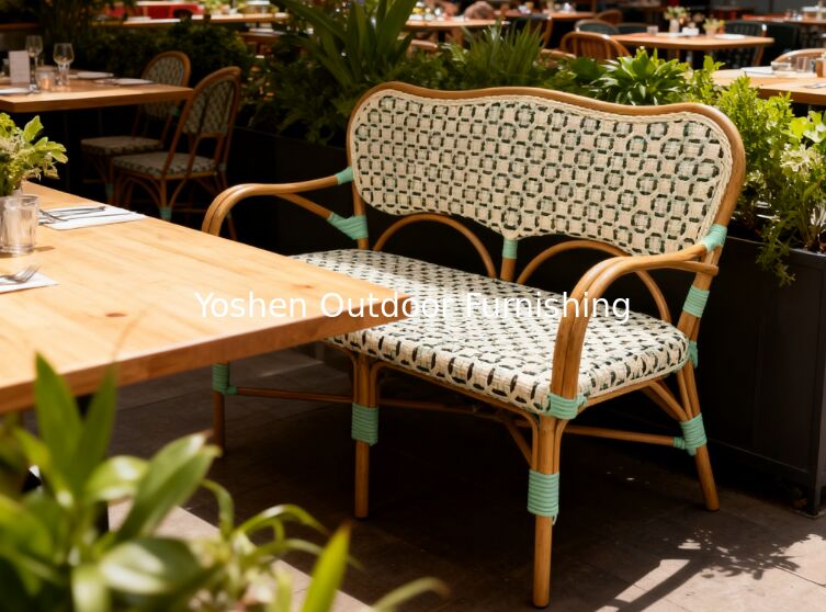 Banquete de Bistro Francés de Rattan con respaldo y reposabrazos para el patio de césped del porche